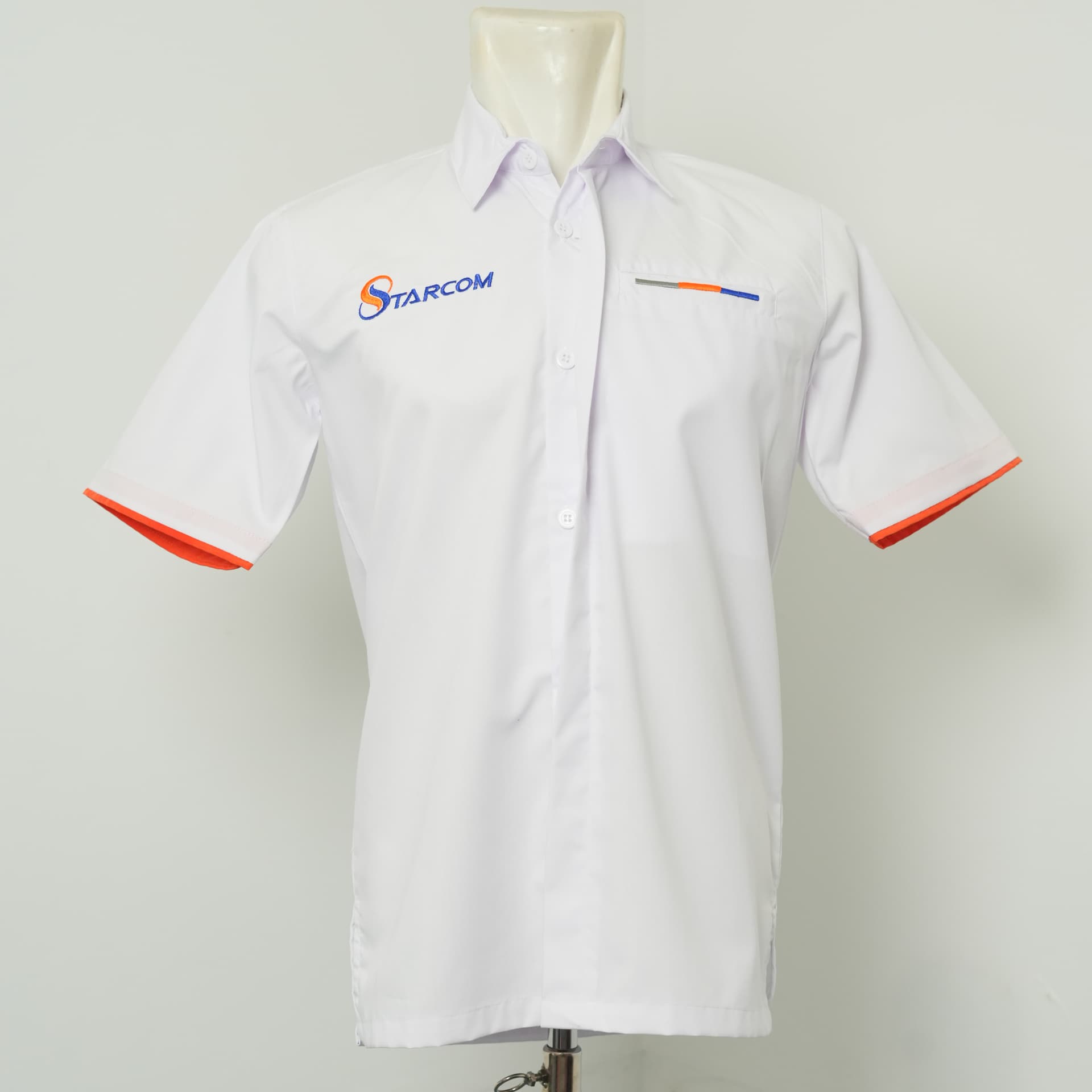 Comfortable screen-printed sweatshirt.